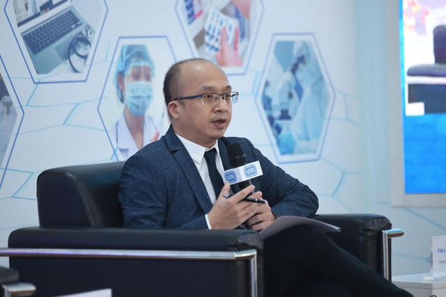 Bác sĩ Phương Lễ Trí, Giám đốc điều hành Y khoa, AstraZeneca Việt Nam trao đổi tại Hội thảo. Ảnh: Dũng Minh