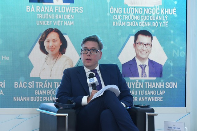 Ông Luke Treloar, Thành viên điều hành, KPMG Việt Nam điều phối phiên 2. Ảnh: Dũng Minh