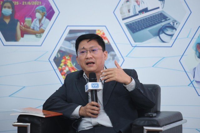 Ông Lê Minh Sang, Chuyên gia cao cấp về Y tế, Ngân hàng Thế giới trao đổi tại Hội thảo. Ảnh: Dũng Minh