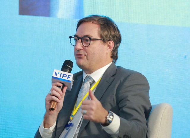 Ông Bruno Jaspaert, Tổng Giám đốc Tổ hợp KCN DEEP C chia sẻ ý kiến tại Diễn đàn.