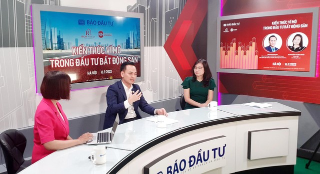 Các diễn giả trao đổi tại Talkshow. Ảnh: Chí Cường