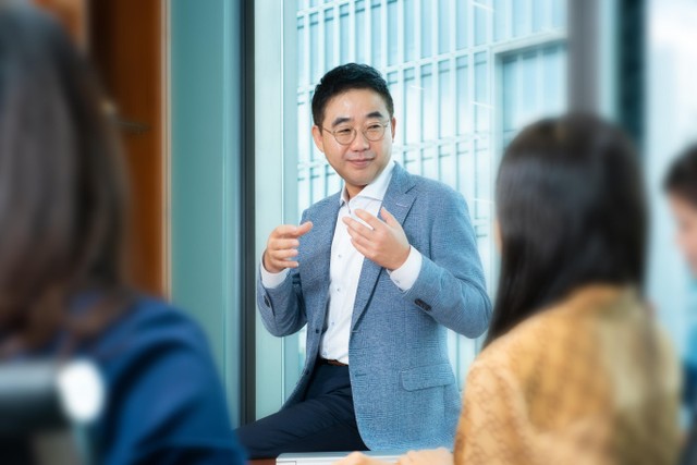 Shinhan Life tập trung phát triển những sản phẩm bảo hiểm thuần bảo vệ với mức giá hợp lý hàng tháng để mọi người có thể dễ dàng tiếp cận. Shinhan Life tập trung phát triển những sản phẩm bảo hiểm thuần bảo vệ với mức giá hợp lý hàng tháng để mọi người có thể dễ dàng tiếp cận.