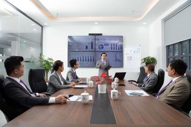 Với vai trò xây dựng chiến lược, định hướng kế hoạch sản xuất – kinh doanh, ông Nguyễn Thanh Quyền đã điều hành doanh nghiệp phát triển, thích ứng với những biến đổi của của thị trường và xã hội.