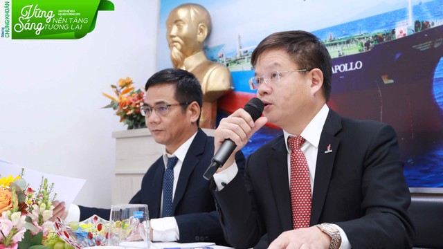 Ông Hoàng Đức Chính, thành viên HĐQT kiêm Giám đốc PV Trans Pacific trả lời câu hỏi của cổ đông. Ảnh: Lê Toàn