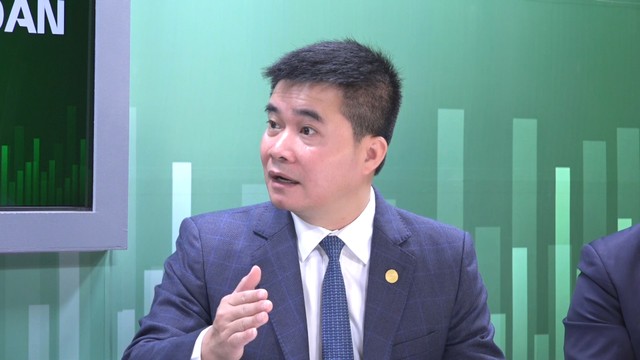 Tổng giám đốc SHS Vũ Đức Tiến nhận định thị trường chứng khoán đang có sự khởi sắc.