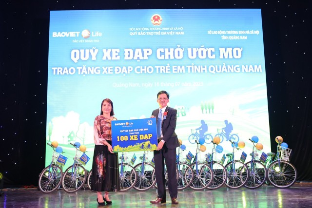 Riêng trong năm 2023. “Quỹ xe đạp chở ước mơ” của Bảo Việt Nhân thọ sẽ trao tặng 5.000 chiếc xe đạp cho trẻ em nghèo trên khắp đất nước. Riêng trong năm 2023. “Quỹ xe đạp chở ước mơ” của Bảo Việt Nhân thọ sẽ trao tặng 5.000 chiếc xe đạp cho trẻ em nghèo trên khắp đất nước.