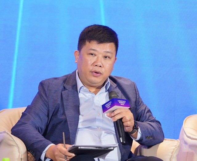 Ông Lê Tuấn Anh, Vụ trưởng Vụ Kinh tế công nghiệp và dịch vụ, Bộ Kế hoạch và Đầu tư chia sẻ tại phiên thảo luận thứ nhất. Ảnh: Lê Toàn