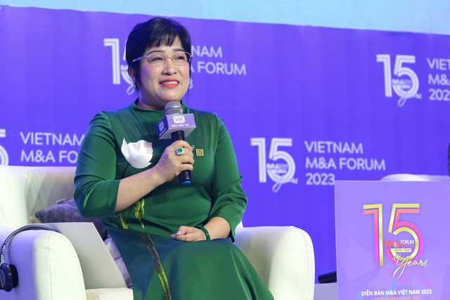 Bà Lưu Thị Thanh Mẫu, Tổng giám đốc Công ty cổ phần Đầu tư và Xây dựng Phúc Khang chia sẻ tại phiên 2.