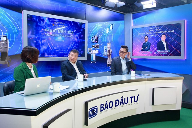 Ông Nguyễn Phúc Nguyên (giữa), Giám đốc Công nghệ thông tin CTCK Bảo Việt (BVSC) và ông Lương Tuấn Thành (phải), Giám đốc khối công nghệ và chuyển đổi số Ngân hàng OCB chia sẻ tại talkshow.