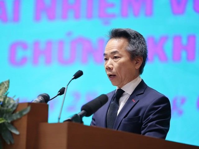 Ông Johan Nyvene, Chủ tịch HĐQT Công ty cổ phần Chứng khoán TP.HCM (HSC) đọc tham luận tại Hội nghị. Ảnh: VGP