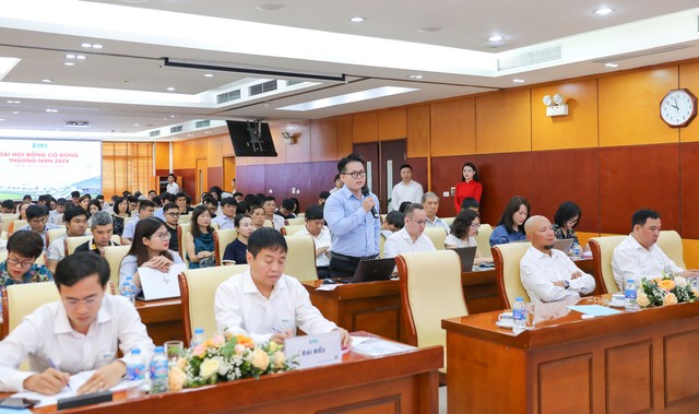 Cổ đông đặt câu hỏi thảo luận với Ban lãnh đạo Tập đoàn PC1 tại ĐHCĐ