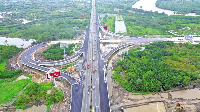 TP.HCM đang có tiềm lực kinh tế mạnh mẽ chưa từng có để đua tranh với các vùng đô thị lớn trên thế giới. Ảnh: Lê Toàn