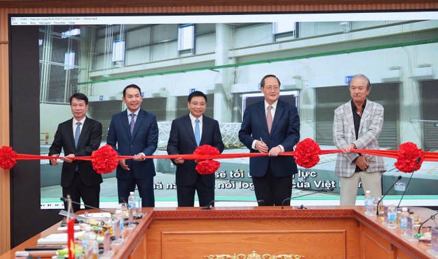 Tập đoàn YCH và đại diện tỉnh Phú Thọ ra mắt Nhà ga hàng hóa ngoài sân bay (OACT) tại Cảng YCH SuperPort Việt Nam. Ảnh: Mạnh Tuấn.