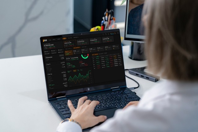 SHS vừa ra mắt bộ đôi nền tảng giao dịch thế hệ mới SH Smart app &amp; web.