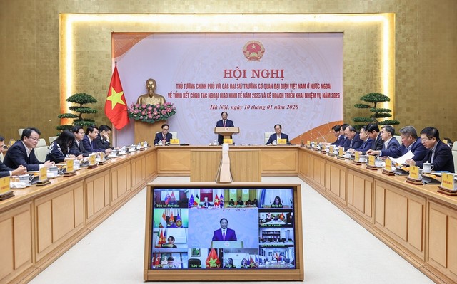 Chủ trì Hội nghị trực tuyến với các Đại sứ, Trưởng Cơ quan đại diện Việt Nam ở nước ngoài về tổng kết công tác ngoại giao kinh tế năm 2025 và triển khai nhiệm vụ năm 2026, tối 10/1, Thủ tướng Chính phủ Phạm Minh Chính đánh giá, ngoại giao kinh tế đạt kết quả quan trọng mang tính "chuyển đổi trạng thái, xoay chuyển tình thế" - Ảnh: VGP/Nhật Bắc