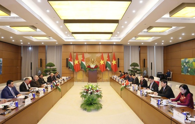 Chủ tịch Quốc hội Trần Thanh Mẫn và Chủ tịch Hạ viện Jordan Mazen Turki Al-Kadi thống nhất cần tăng cường trao đổi và chia sẻ kinh nghiệm lập pháp.