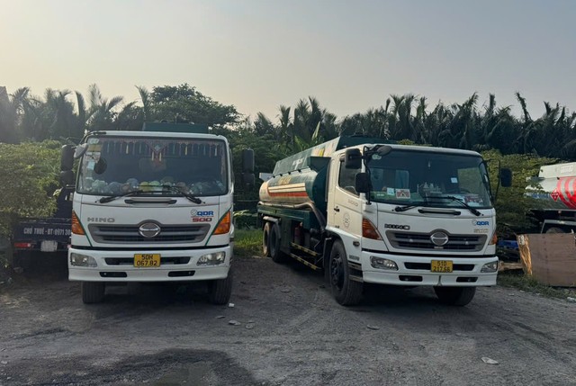 Các nghi can đã pha trộn và hoán đổi xăng - dung môi tại bãi tập kết