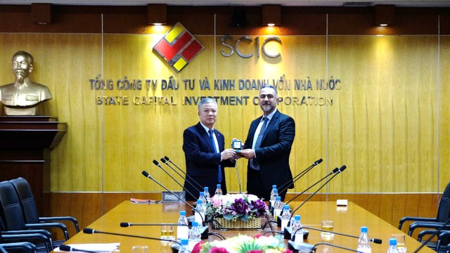 Hai bên đã chụp ảnh lưu niệm kết thúc buổi làm việc.