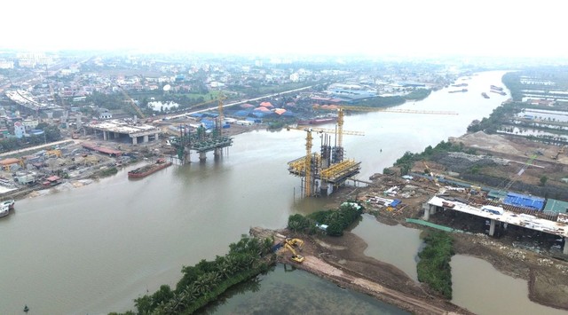 Toàn cảnh thi công cầu Hải Thành thuộc Dự án đầu tư xây dựng đường Vành đai 2 đoạn tuyến Tân Vũ - Hưng Đạo - Bùi Viện. Ảnh: Ngọc Sơn Toàn cảnh thi công cầu Hải Thành thuộc Dự án đầu tư xây dựng đường Vành đai 2 đoạn tuyến Tân Vũ - Hưng Đạo - Bùi Viện. Ảnh: Ngọc Sơn