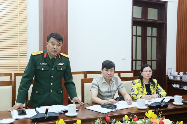 Đại diện Bộ Chỉ huy quân sự tỉnh phát biểu thảo luận tại cuộc họp.