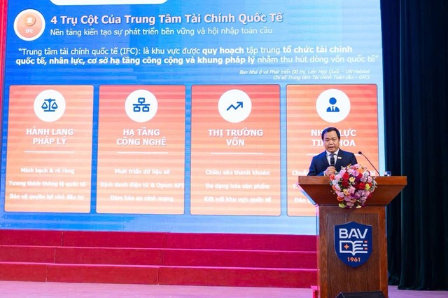Ông Bùi Văn Huy, Phó chủ tịch HĐQT CTCP Đầu tư FIDT trình bày tại sự kiện