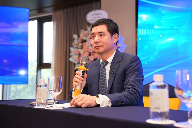 Ông Nguyễn Văn Hương, Tổng giám đốc PGBank trả lời câu hỏi của cổ đông tại ĐHCĐ 2026