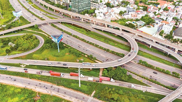 Những trục đường giao thông được đầu tư đang định hình lại không gian phát triển của TP.HCM