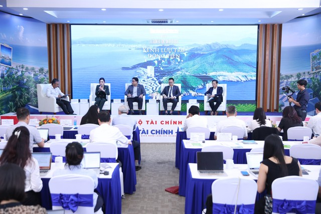 Các diễn giả trao đổi tại phiên thảo luận thứ hai của Hội thảo. Ảnh: Dũng Minh Các diễn giả trao đổi tại phiên thảo luận thứ hai của Hội thảo. Ảnh: Dũng Minh