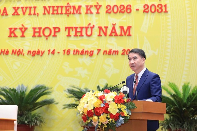 Phó Chủ tịch UBND TP. Hà Nội Nguyễn Xuân Lưu báo cáo tại kỳ họp. Phó Chủ tịch UBND TP. Hà Nội Nguyễn Xuân Lưu báo cáo tại kỳ họp.