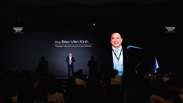 Ông Đào Văn Kính, Tổng giám đốc DatVietVAC trình bày tại buổi roadshow Ông Đào Văn Kính, Tổng giám đốc DatVietVAC trình bày tại buổi roadshow