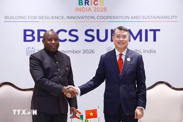 Thủ tướng Lê Minh Hưng gặp Tổng thống Cộng hòa Burundi Évariste Ndayishimiye. (Ảnh: Dương Giang/TTXVN) Thủ tướng Lê Minh Hưng gặp Tổng thống Cộng hòa Burundi Évariste Ndayishimiye. (Ảnh: Dương Giang/TTXVN)