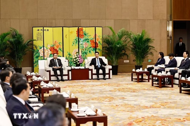 Chủ tịch Quốc hội Trần Thanh Mẫn tiếp Bí thư Tỉnh ủy, Chủ nhiệm Ủy ban Thường vụ Nhân đại tỉnh Thiểm Tây (Trung Quốc) Triệu Nhất Đức. (Ảnh: Doãn Tấn/TTXVN) Chủ tịch Quốc hội Trần Thanh Mẫn tiếp Bí thư Tỉnh ủy, Chủ nhiệm Ủy ban Thường vụ Nhân đại tỉnh Thiểm Tây (Trung Quốc) Triệu Nhất Đức. (Ảnh: Doãn Tấn/TTXVN)