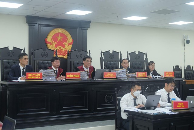 Hội đồng xét xử phiên tòa vụ VN Pharma.