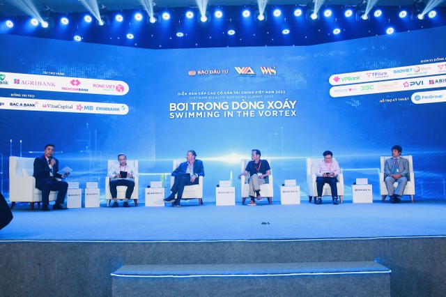 Các diễn giả tham gia phiên 1 của diễn đàn cấp cao Cố vấn tài chính Việt Nam 2023