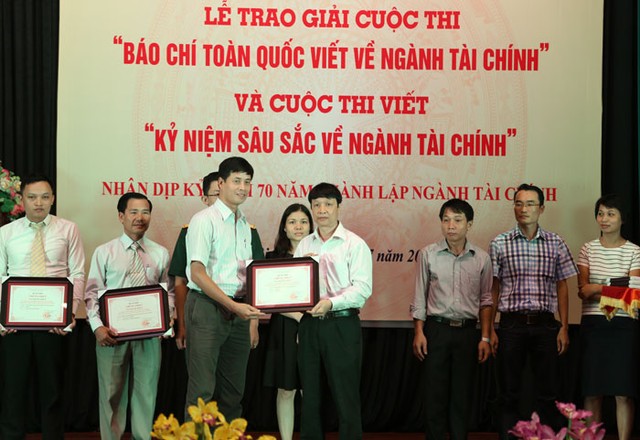 Báo Đầu tư đạt 4 giải tại cuộc thi “Báo chí toàn quốc viết về ngành Tài chính” ảnh 1