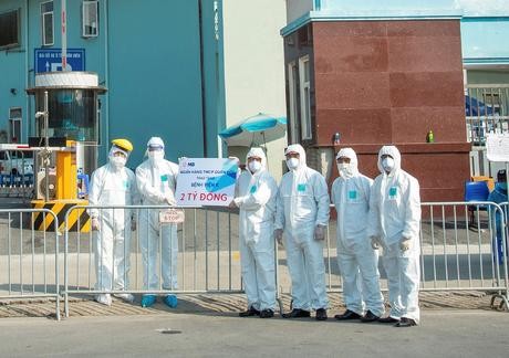 MB Group đã ủng hộ 2 tỷ đồng cho Bệnh viện K cơ sở Tân Triều - một trong những bệnh viện tuyến đầu chịu tác động lớn nhất bởi làn sóng COVID-19 thứ 4.