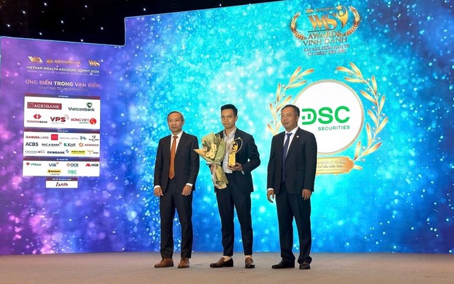 Vừa qua, DSC được vinh danh tại Diễn đàn Cấp cao Cố vấn Tài chính Việt Nam 2024 với 02 giải thưởng gồm: Dịch vụ Quản lý tài sản đầu tư tiêu biểu, Sản phẩm công nghệ &amp; chuyển đổi số tiêu biểu.