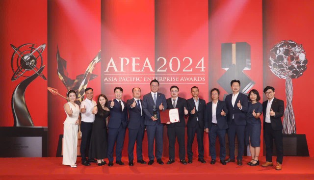 Các thành viên Chứng khoán KB Việt Nam tại lễ trao giải APEA 2024