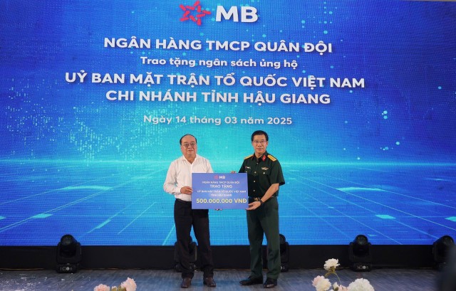 MB ủng hộ 500 triệu đồng cho Uỷ ban Mặt trận tổ quốc Việt Nam - Chi nhánh tỉnh Hậu Giang