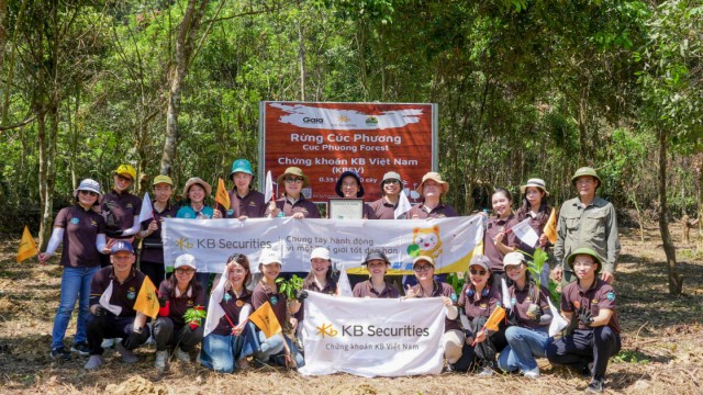 Tập thể Chứng khoán KB Việt Nam đã có buổi trồng cây trong chiến dịch “Góp xanh Việt Nam” 2025 tại Vườn Quốc gia Cúc Phương Tập thể Chứng khoán KB Việt Nam đã có buổi trồng cây trong chiến dịch “Góp xanh Việt Nam” 2025 tại Vườn Quốc gia Cúc Phương