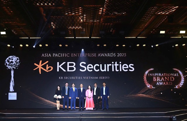 Các thành viên KBSV tham dự tại lễ trao giải Các thành viên KBSV tham dự tại lễ trao giải