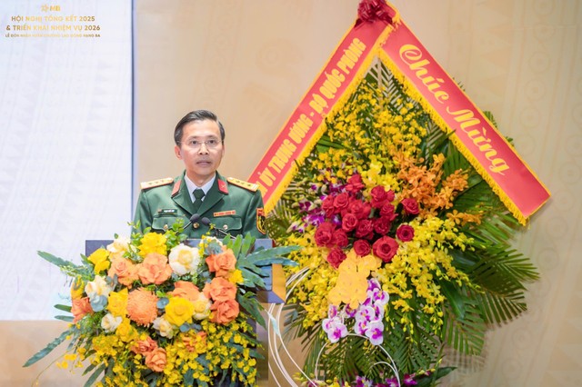 Đại tá Phạm Như Ánh - Phó Bí thư Đảng ủy, Tổng giám đốc MB phát biểu đáp từ