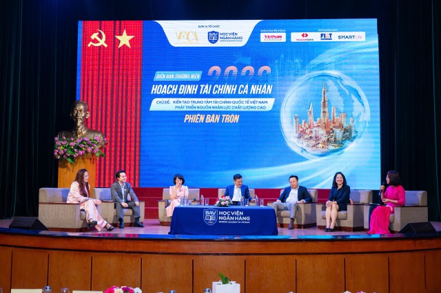 Các diễn giả trao đổi tại Diễn đàn.