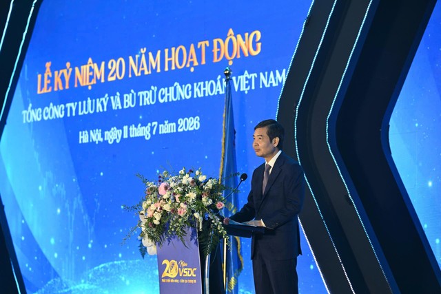 Thứ trưởng Bộ Tài chính Tạ Anh Tuấn phát biểu tại buổi lễ Thứ trưởng Bộ Tài chính Tạ Anh Tuấn phát biểu tại buổi lễ