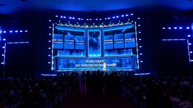Đại diện MB giới thiệu cách BIZ MBBank ứng dụng AI để tối ưu hành trình vay vốn doanh nghiệp. (Nguồn: MB) Đại diện MB giới thiệu cách BIZ MBBank ứng dụng AI để tối ưu hành trình vay vốn doanh nghiệp. (Nguồn: MB)