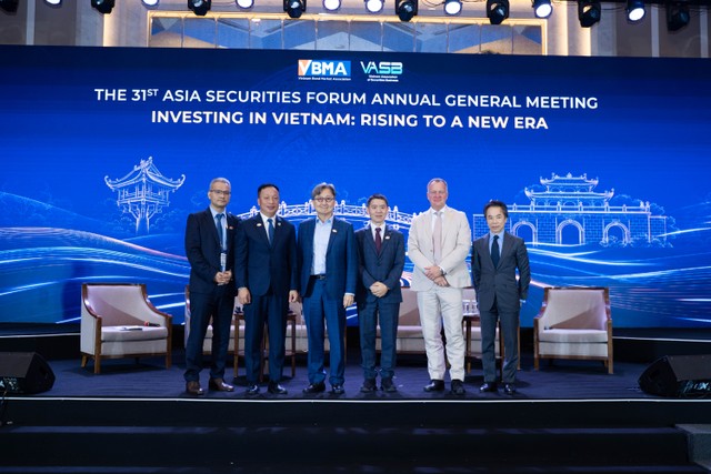 Các đại diện tham gia phiên thảo luận Các đại diện tham gia phiên thảo luận