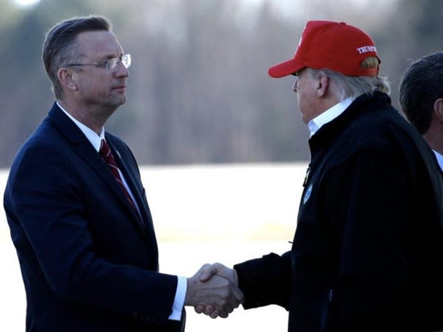 Ông Trump chưa xét nghiệm Covid-19 dù đã tiếp xúc với hai người đã cách ly ảnh 1