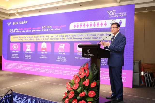 Tiến sĩ Phan Hướng Dương, Phó Giám đốc Bệnh viện Nội tiết Trung ương trình bày về tình hình bệnh lý tuyến giáp.