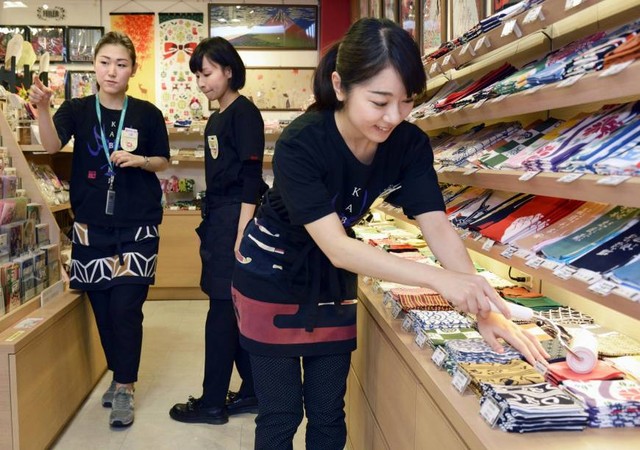 Sinh viên dành thời gian đi làm thêm nhiều hơn lên giảng đường và học nhóm ảnh 2