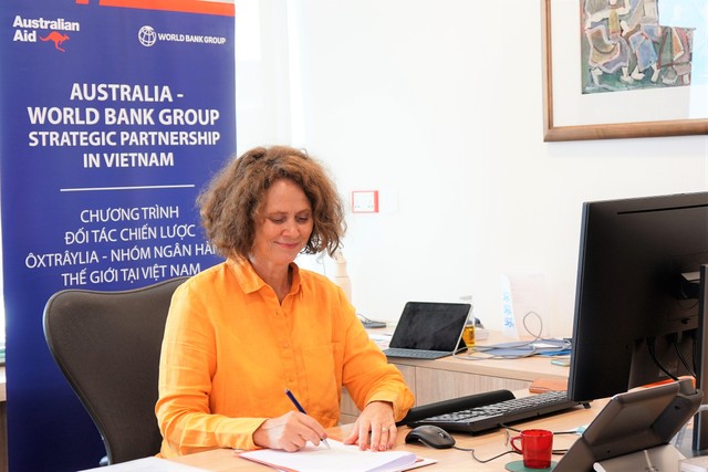 Bà Carolyn Turk, Giám đốc Quốc gia Ngân hàng Thế giới tại Việt Nam tại buổi ký kết